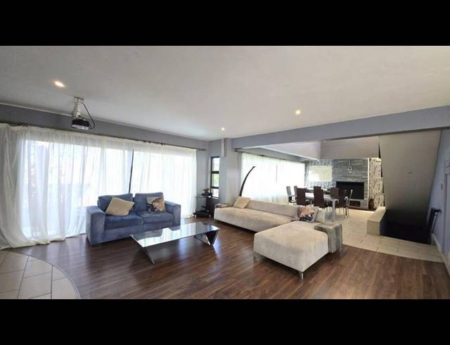 3 BEDROOM HOUSE FOR SALE IN CARIBBEAN BEACH